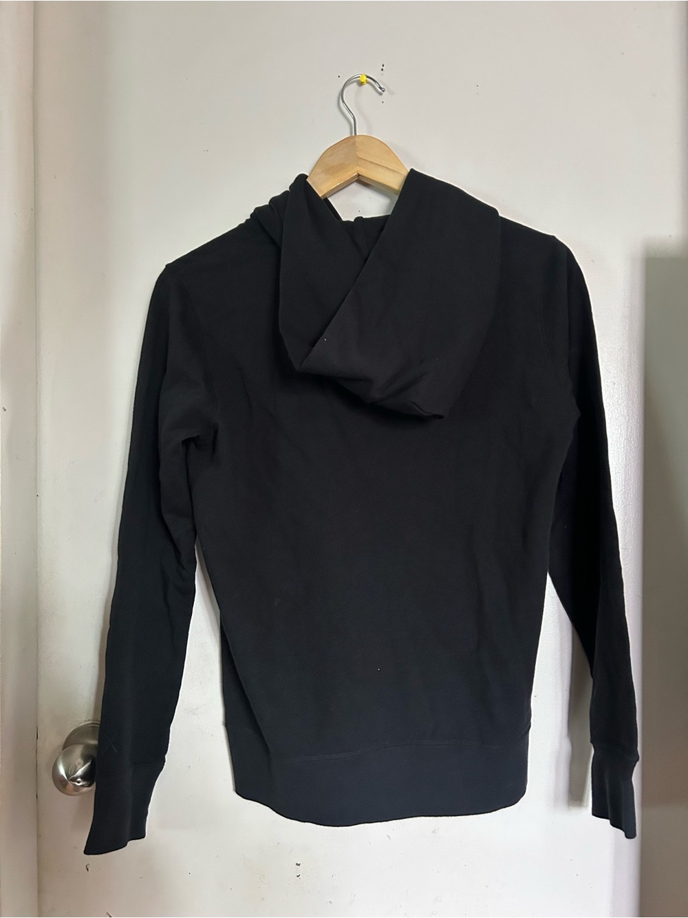 KAWS x PEANUTS Uniqlo hoodie NWT - Picture 3 of 4